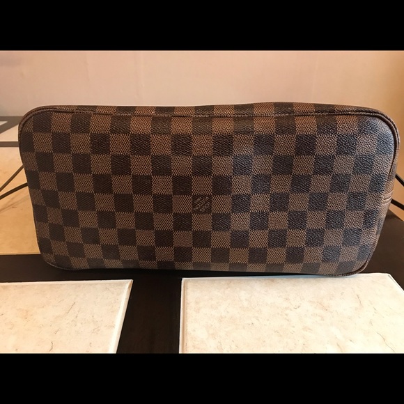 **SOLD**Louis Vuitton Neverfull MM - Picture 2 of 8